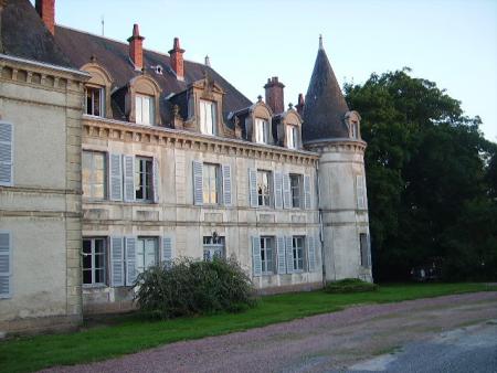 Châteaux XIXème siècle ou modernes de Chizy, à Luzy